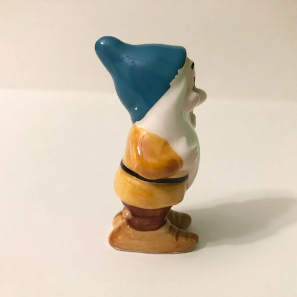 Vintage Bashful Figurine Snow White Dwarfs Disney  Japan 2.5 Inch Tall Figure - Picture 5 of 15